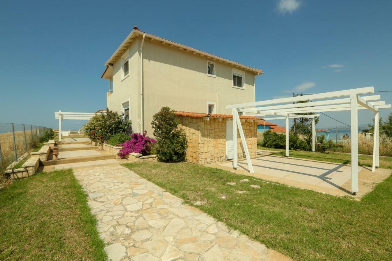 Magnificent Seascape Villa On A Secluded Beach Néa Mudaniá Kültér fotó
