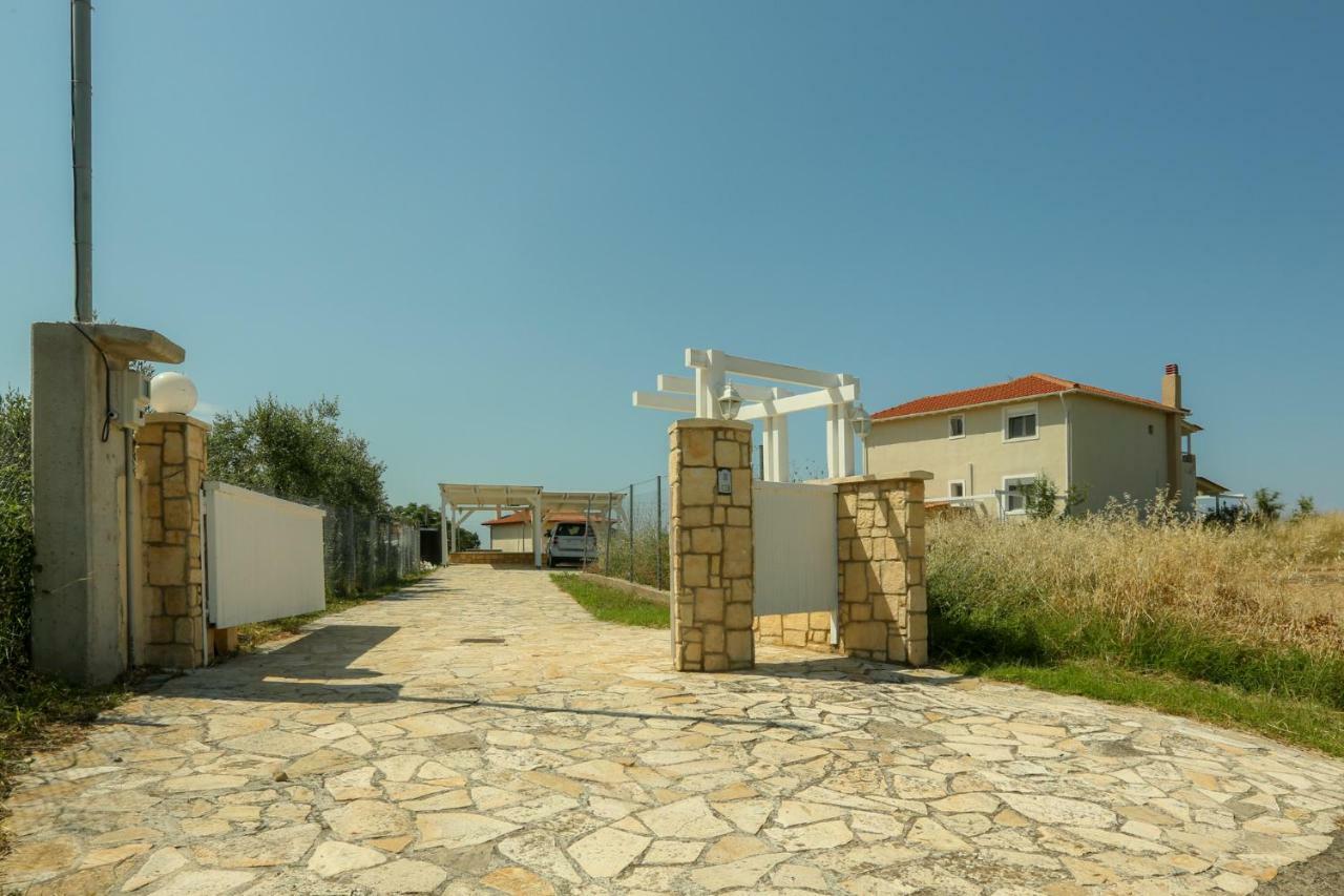 Magnificent Seascape Villa On A Secluded Beach Néa Mudaniá Kültér fotó
